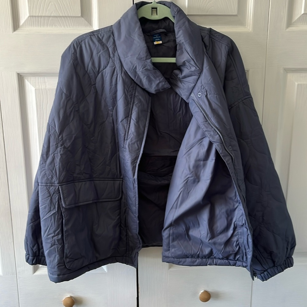 Women’s periwinkle, quilted lightweight, packable jacket